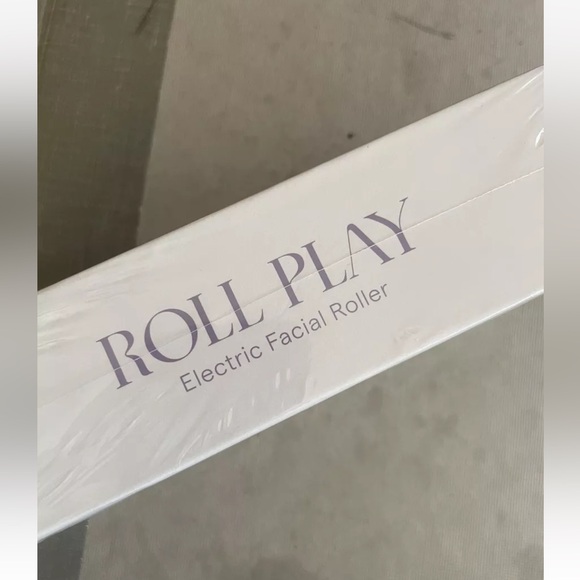 Beambo Roll Play Electric Facial Roller Massager 360° Rotation RETAIL $40 / NEW - Picture 2 of 7
